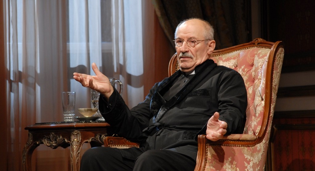 Uniunea Teatrală din România are plăcerea să vă aducă la cunoştinţă că a XXII-a ediţie a Galei Premiilor UNITER va avea loc luni, 28 aprilie, la Palatul Culturii din Târgu-Mureş.